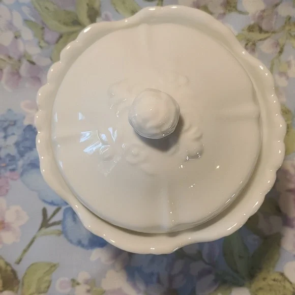 Porcelain Lid "Biscuit" Jar W/Lid Vintage Like New Cookie Jar - Picture 3 of 6